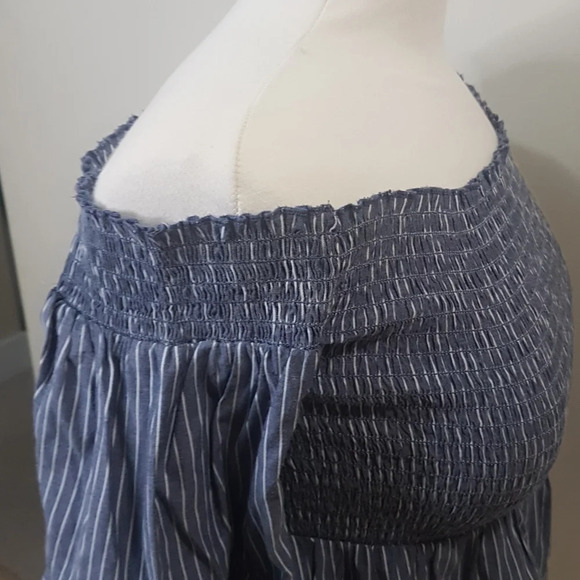 American Eagle smocked bell sleeve  top - Picture 5 of 8